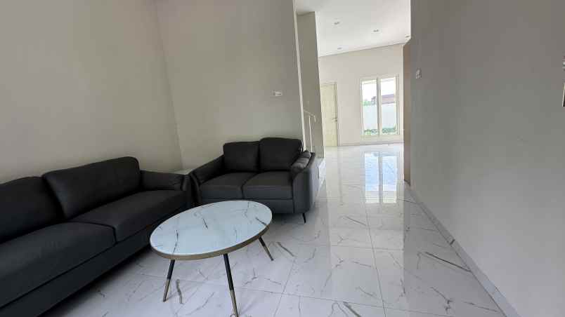 dijual rumah jalan raya surabaya malang