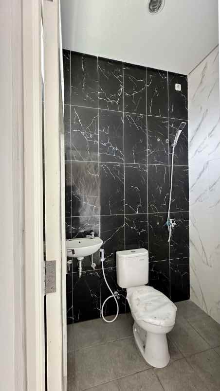 dijual rumah jalan raya surabaya malang