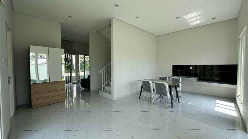 dijual rumah jalan raya surabaya malang