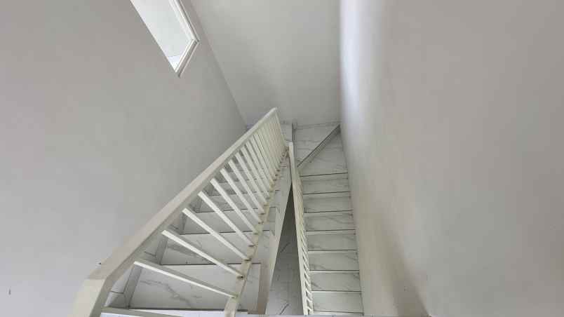 dijual rumah jalan raya surabaya malang