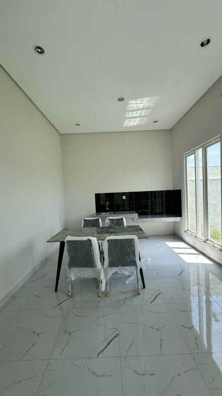 dijual rumah jalan raya surabaya malang