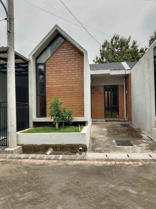 dijual rumah jalan raya telang timur