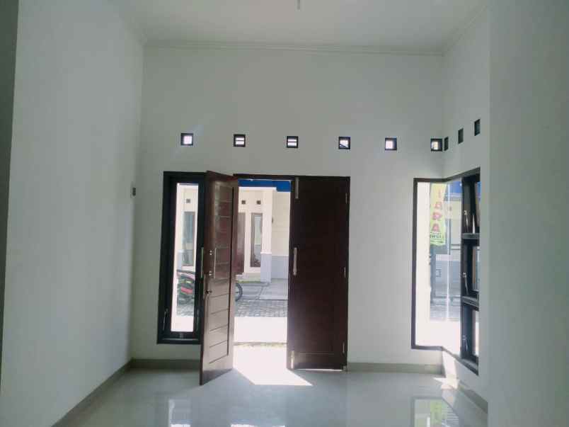 dijual rumah jalan sorogenen