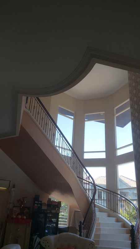 dijual rumah jalan villa sentra raya