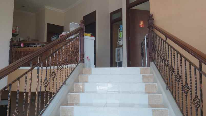 dijual rumah jalan villa sentra raya