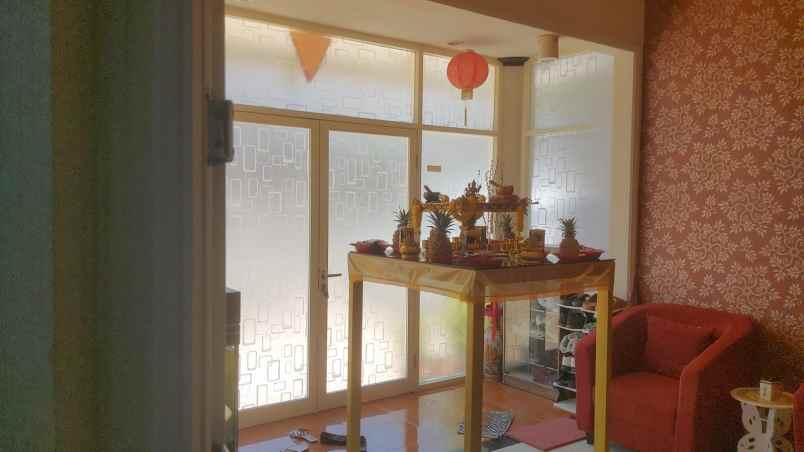 dijual rumah jalan villa sentra raya