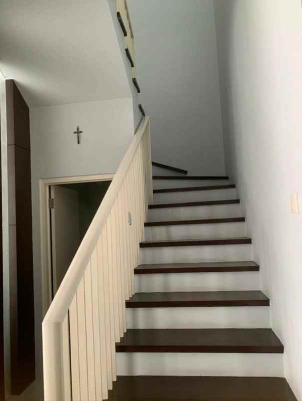 dijual rumah jalan wisata bukit mas