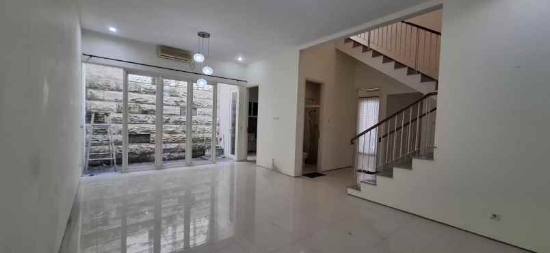 dijual rumah jalan woodland citraland