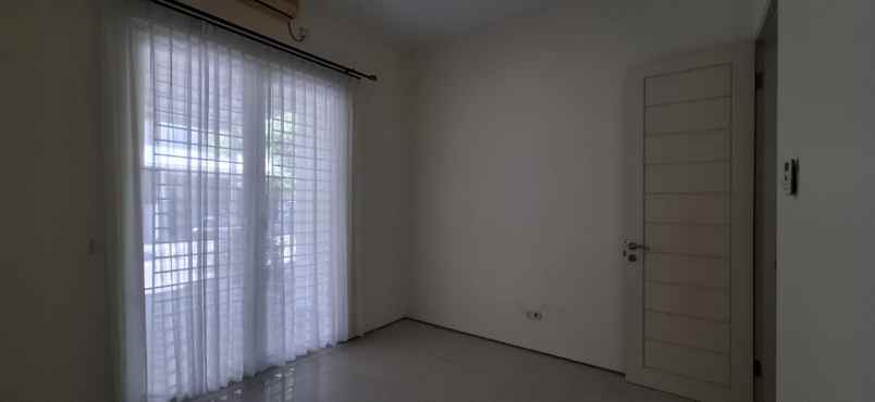 dijual rumah jalan woodland citraland