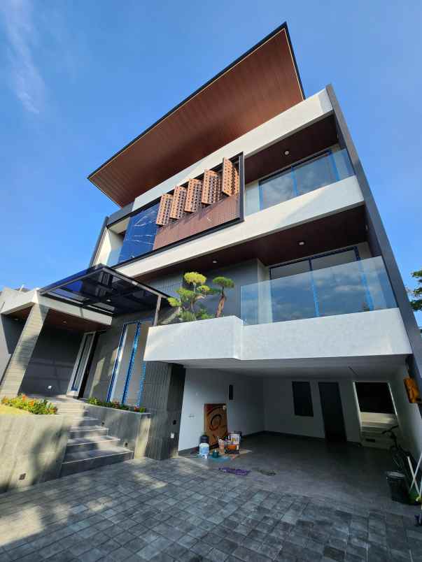 dijual rumah jaln bukit golf