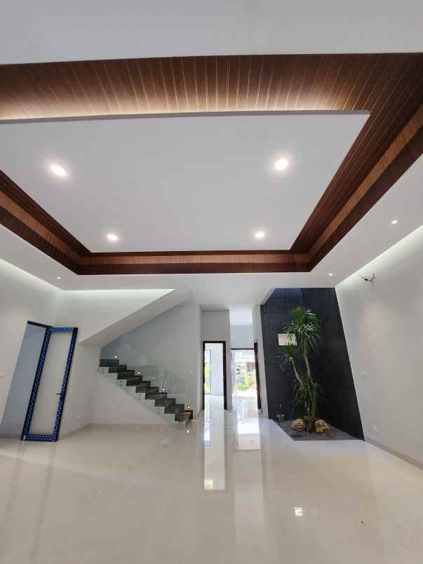 dijual rumah jaln bukit golf