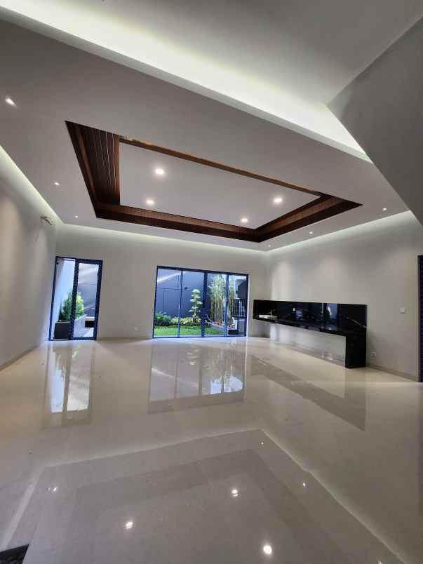 dijual rumah jaln bukit golf