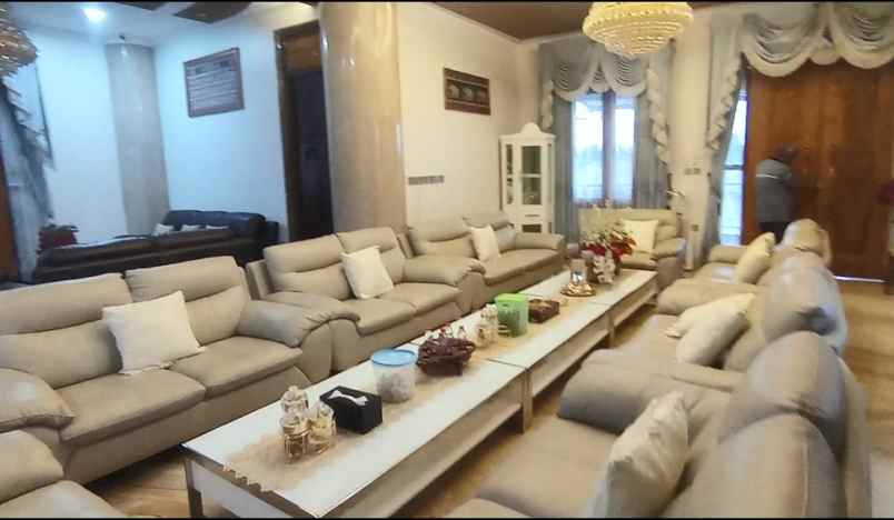 dijual rumah jl antapani