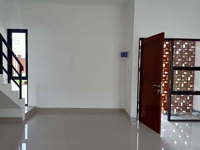 dijual rumah jl bhayangkara bumi