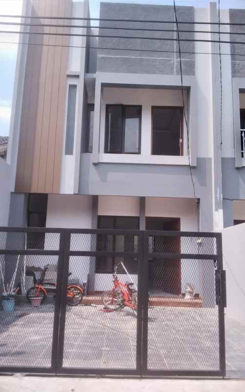 dijual rumah jl kelapa sawit cinere
