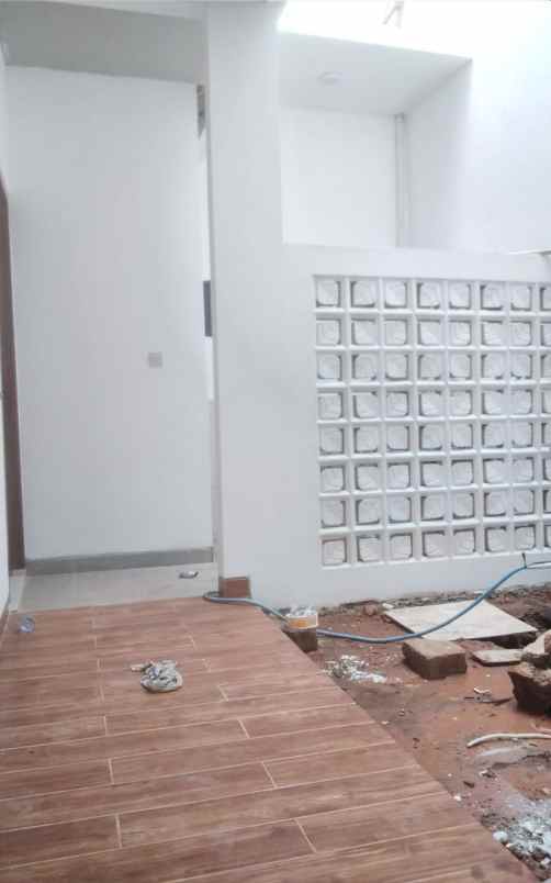 dijual rumah jl kelapa sawit cinere