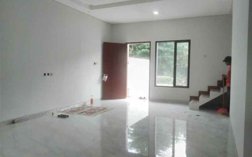 dijual rumah jl kelapa sawit cinere