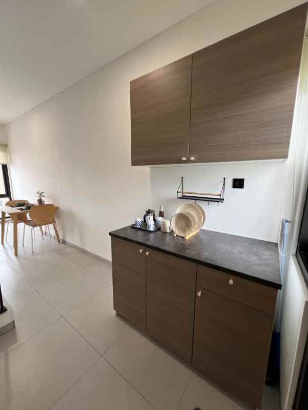 dijual rumah jl kemang pratama raya