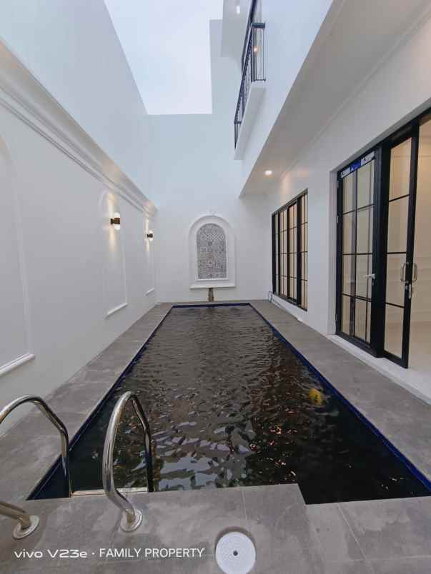 dijual rumah jl komplek joglo jakarta barat