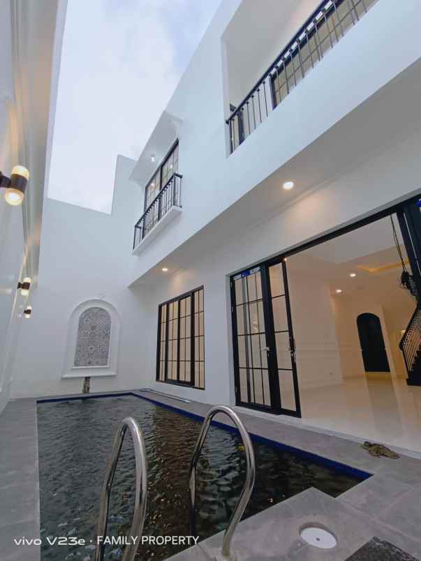 dijual rumah jl komplek joglo jakarta barat