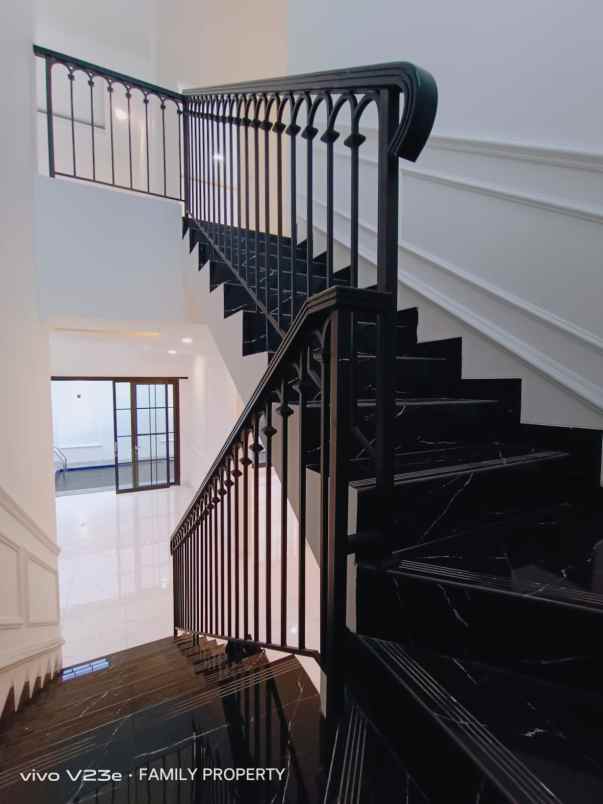 dijual rumah jl komplek joglo jakarta barat