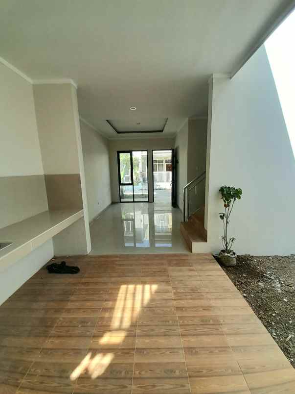 dijual rumah jl merkuri margahayu