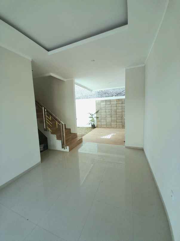 dijual rumah jl merkuri margahayu