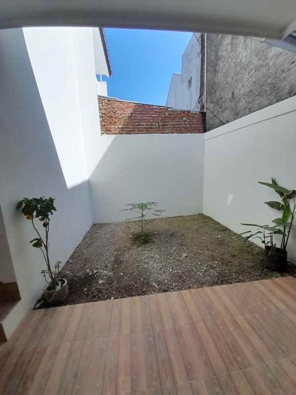 dijual rumah jl merkuri margahayu