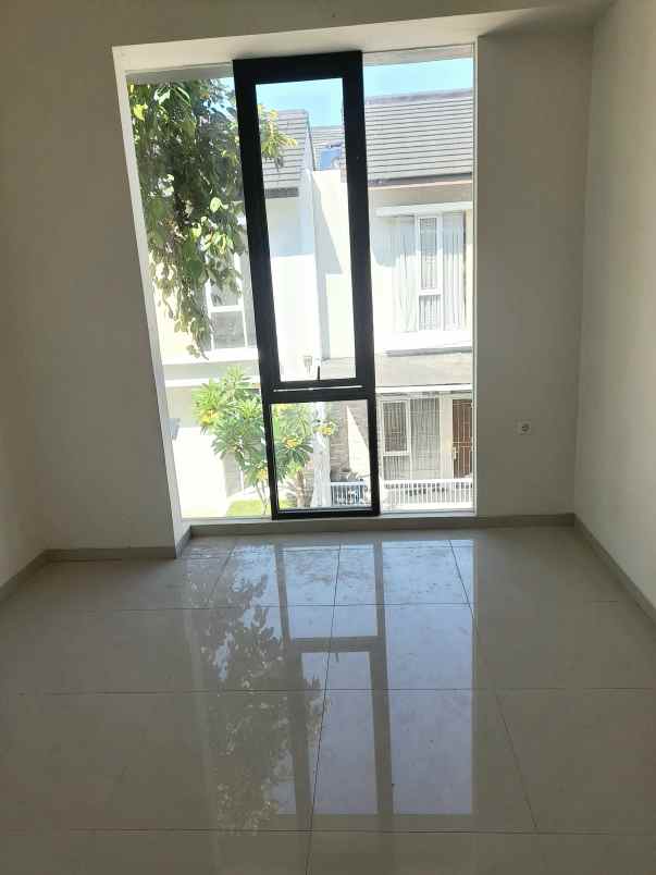 dijual rumah jl merkuri margahayu