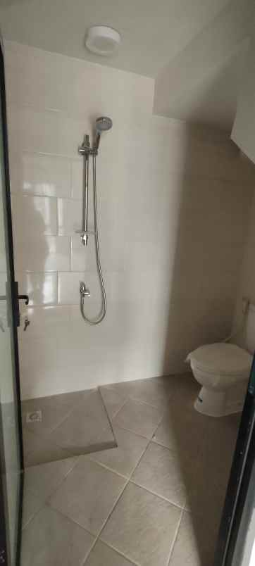 dijual rumah jl muchtar raya sawangan depok