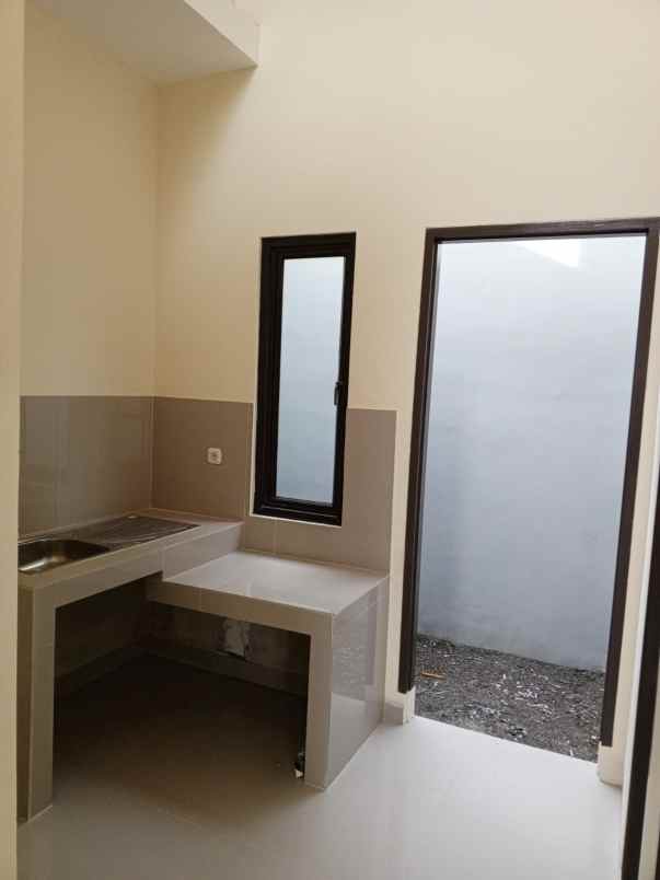 dijual rumah jl poris cipondoh