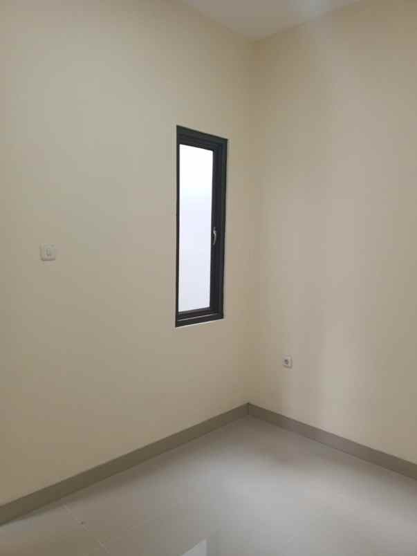 dijual rumah jl poris cipondoh