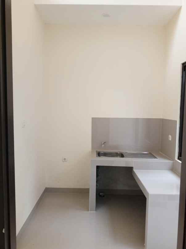 dijual rumah jl poris cipondoh