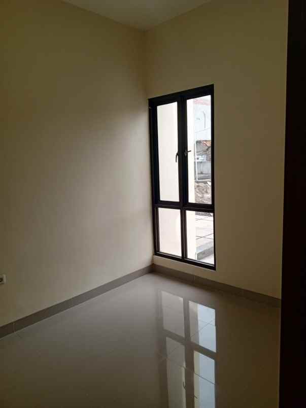 dijual rumah jl poris cipondoh