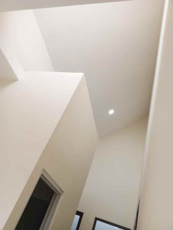 dijual rumah jl poris cipondoh