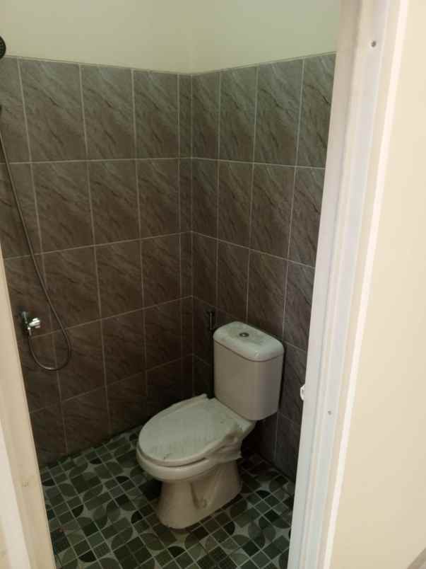 dijual rumah jl poris cipondoh