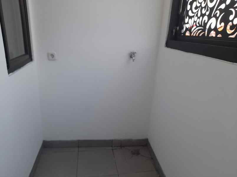 dijual rumah jl r sanim tanah baru depok