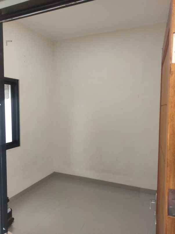 dijual rumah jl raya arco dekat duren