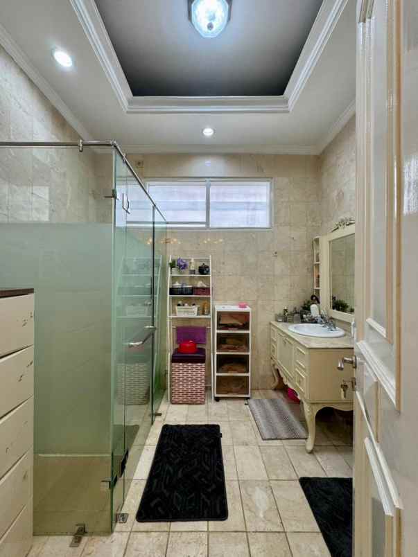 dijual rumah jl raya cireundeu