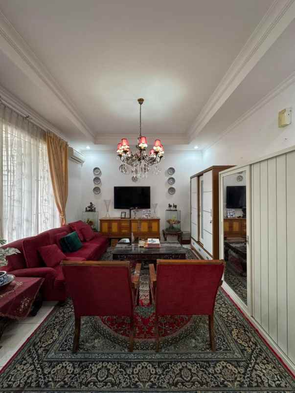 dijual rumah jl raya cireundeu