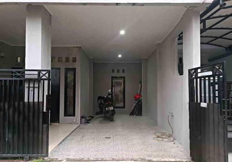 dijual rumah jl raya sholeh iskandar