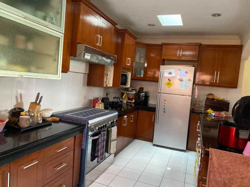 dijual rumah jl sayap dago