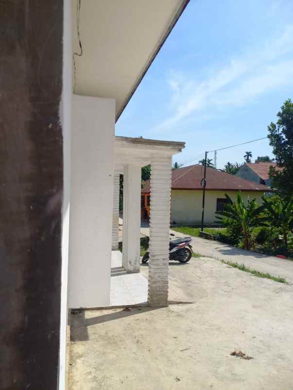 dijual rumah jl sekuntum