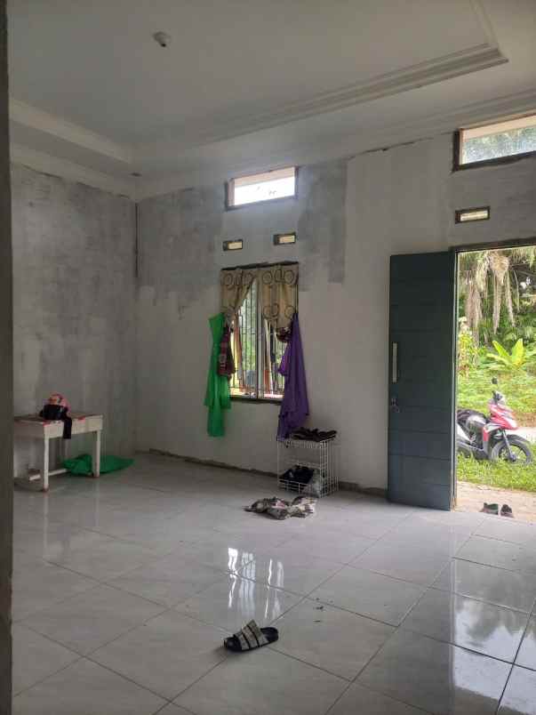 dijual rumah jl sekuntum