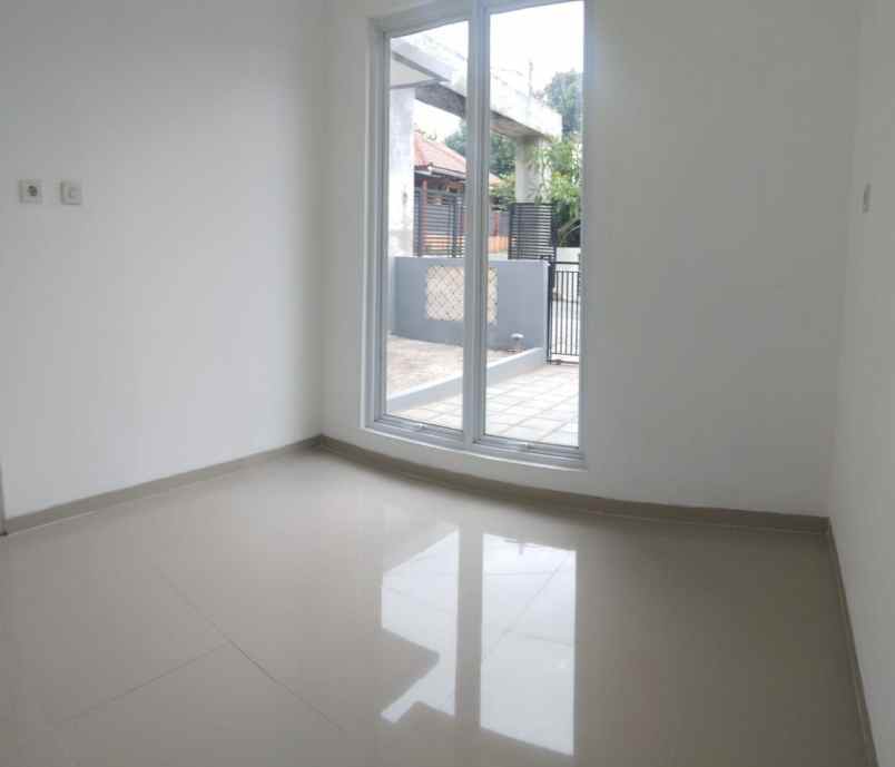 dijual rumah jl suka karya 1