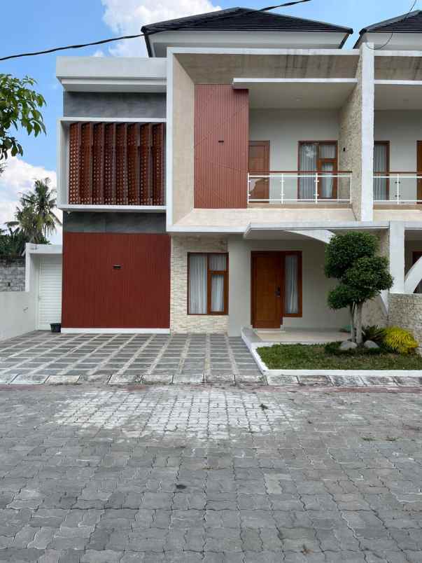 dijual rumah jl tajem maguwoharjo