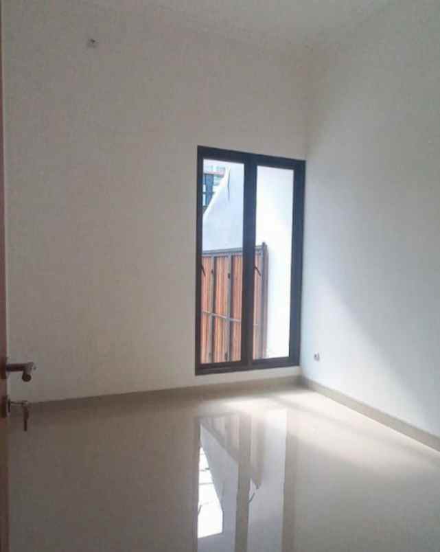 dijual rumah jl taman malaka pondok