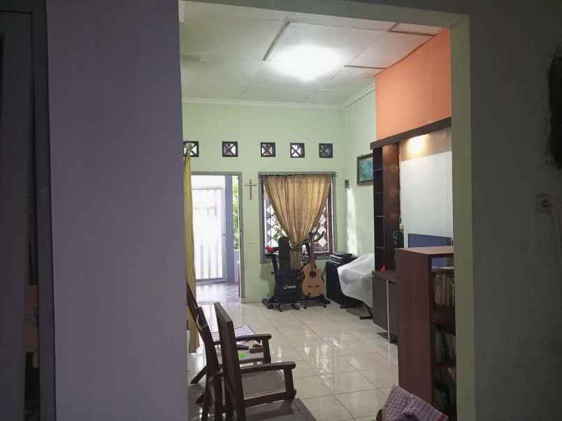 dijual rumah jl yos sudarso ungaran