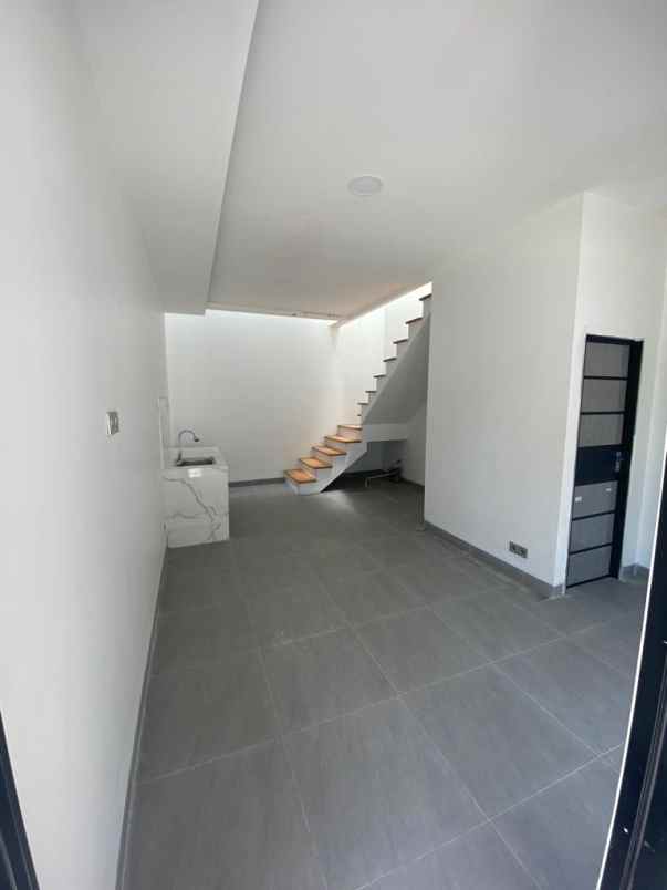 dijual rumah jln radar auri raya