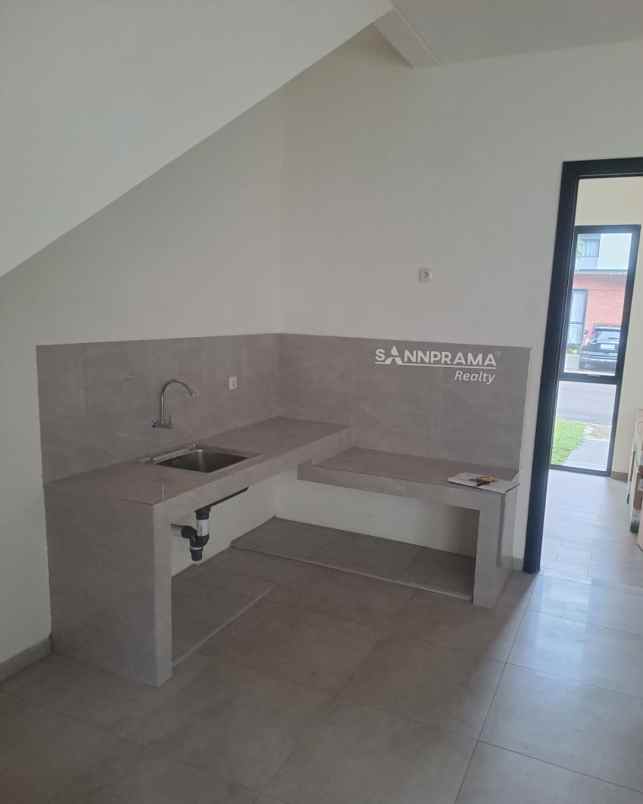 dijual rumah jln raya bojongsari depok